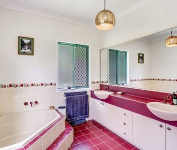 Wonderful Family Home with Stunning Views! - Photo 4