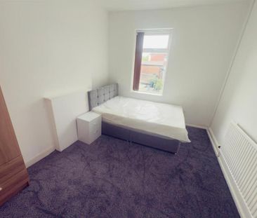 4 bedroom terraced house to rent - Photo 4