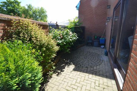 2 bedroom semi-detached house to rent - Photo 5