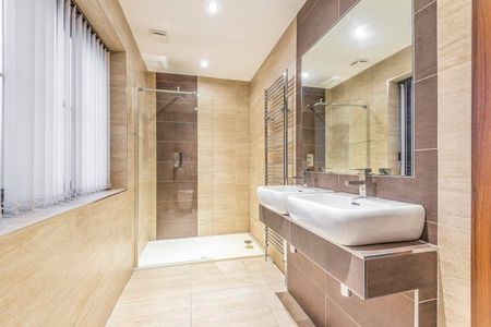 Orchard Drive, Woking, Surrey, GU21 - Photo 5