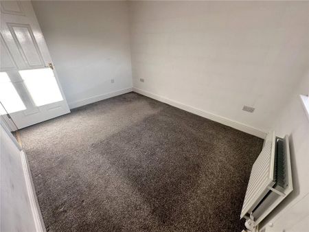 4 bedroom detached house to rent - Photo 3