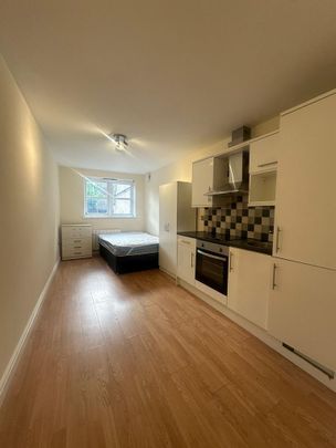 Studio to rent - Photo 1