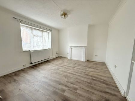 Terraced House to rent on - Photo 4