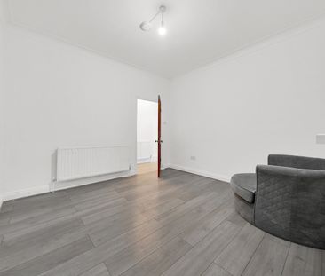 3 Bed Terraced House, Francis Avenue, IG1 - Photo 3