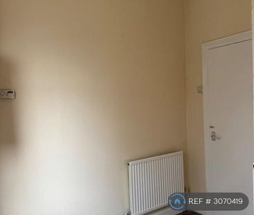 2 bedroom semi-detached house to rent - Photo 4
