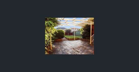 BEAUTIFUL FAMILY HOME IN PRIME LOCATION - Photo 4