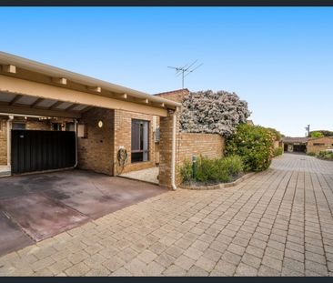 Spacious Villa Conveniently Located - Photo 5