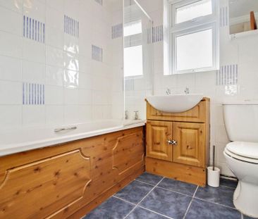 2 bedroom end of terrace house to rent - Photo 5