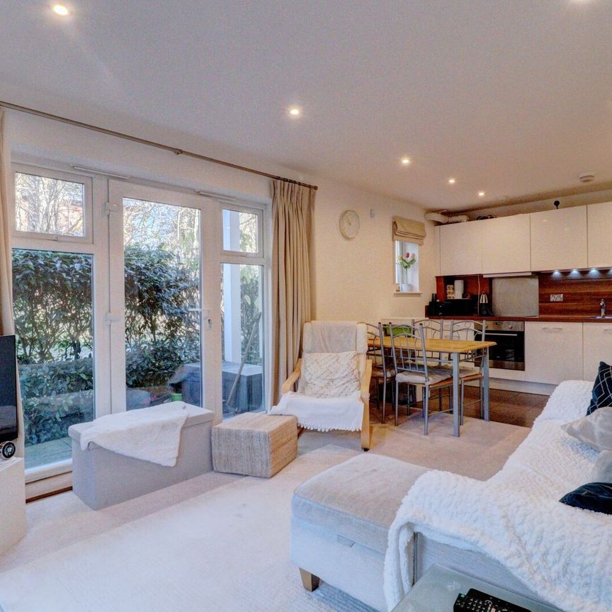 2 bedroom flat to rent - Photo 1