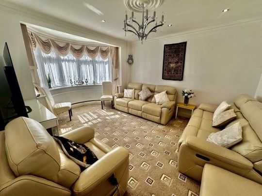 Torquay Gardens, Ilford, IG4, Property for rent - Photo 1