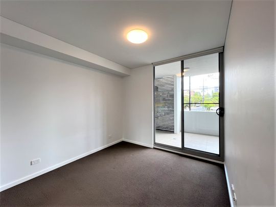 Modern As New 2 Bedroom Apartment for lease! - Photo 1