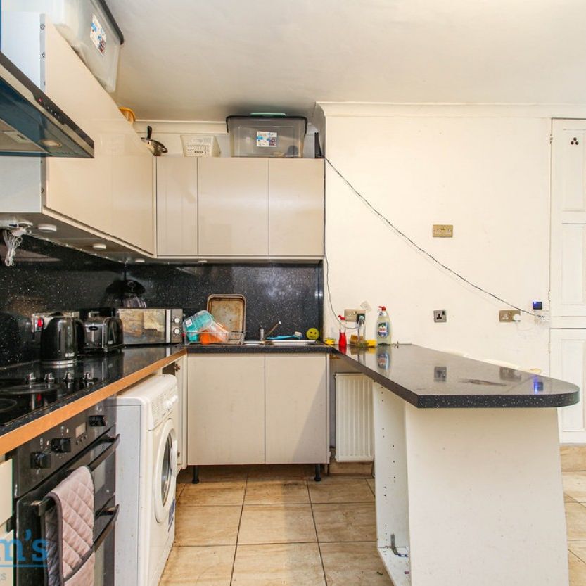 5 bed Semi-Detached House for Rent - Photo 1