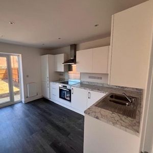 3 bedroom terraced house to rent - Photo 2