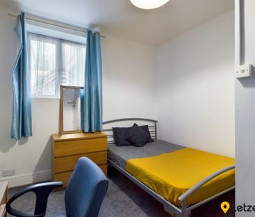 This Victorian townhouse is just a 2 minute walk to Singleton Park ... - Photo 1