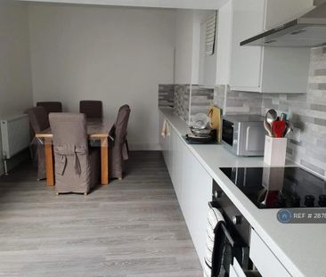 1 bedroom in a house share to rent - Photo 4