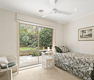 $660/w 3-2-2 Back Home with Own Driveway in Premium Location - Photo 4