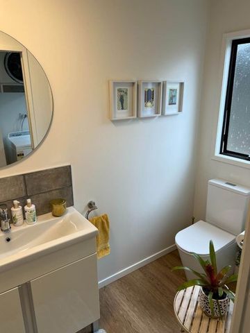 Modern Two-Bedroom Retreat in Prestigious St Heliers - Photo 2