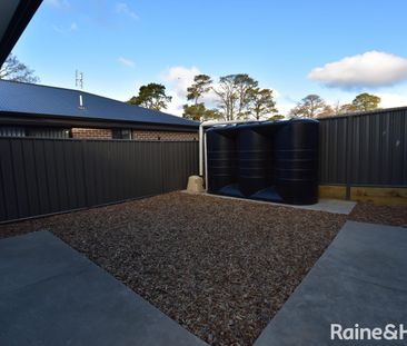 SUNNY, LIGHT & MODERN UNIT - Photo 4