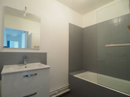 RUE D'AUXONNE - (DISPONIBILITÉ IMMEDIATE) - Photo 3