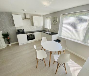 1 bedroom Flat To Let - Photo 2