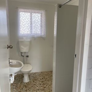 1 bedroom Unit in sought after location - Photo 2