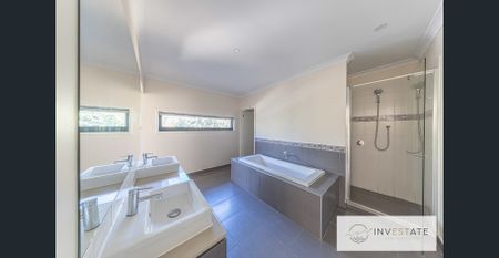 Spacious 5-Bedroom Double-Storey Home in Alamanda Estate - Photo 4