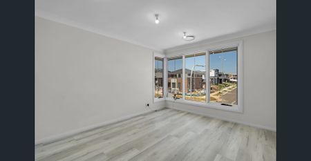 Spacious 5-Bedroom Family Home in Austral - Photo 2