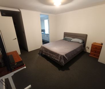 Modern 3-Bedroom, 2-Bathroom Home in the Coastal Suburb of Dalyellup - Photo 2