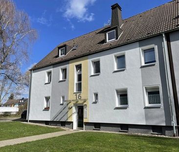 Attraktiv! Ansprechende 2,5-Zimmer-Dachgeschosswohnung in grüner Um... - Photo 1