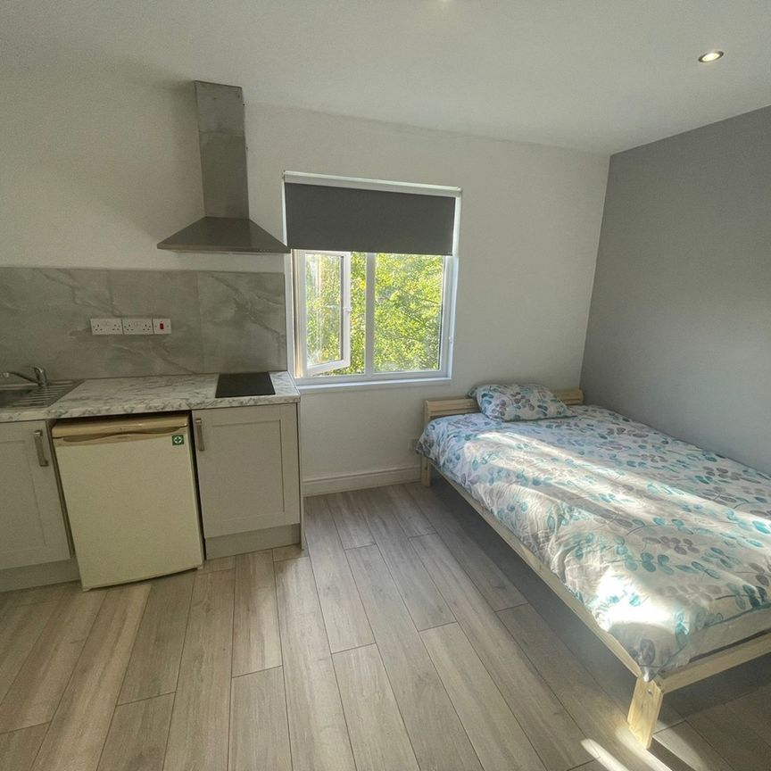Studio Flat, Mansfield Road, NG1 - Photo 1