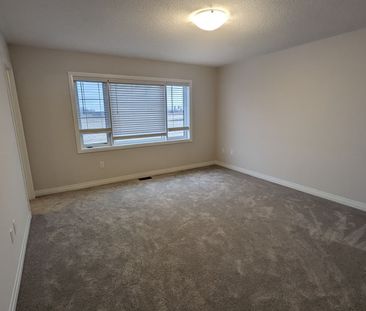 For Lease - 68 Freedom Crescent, Hamilton, Ontario - Photo 4