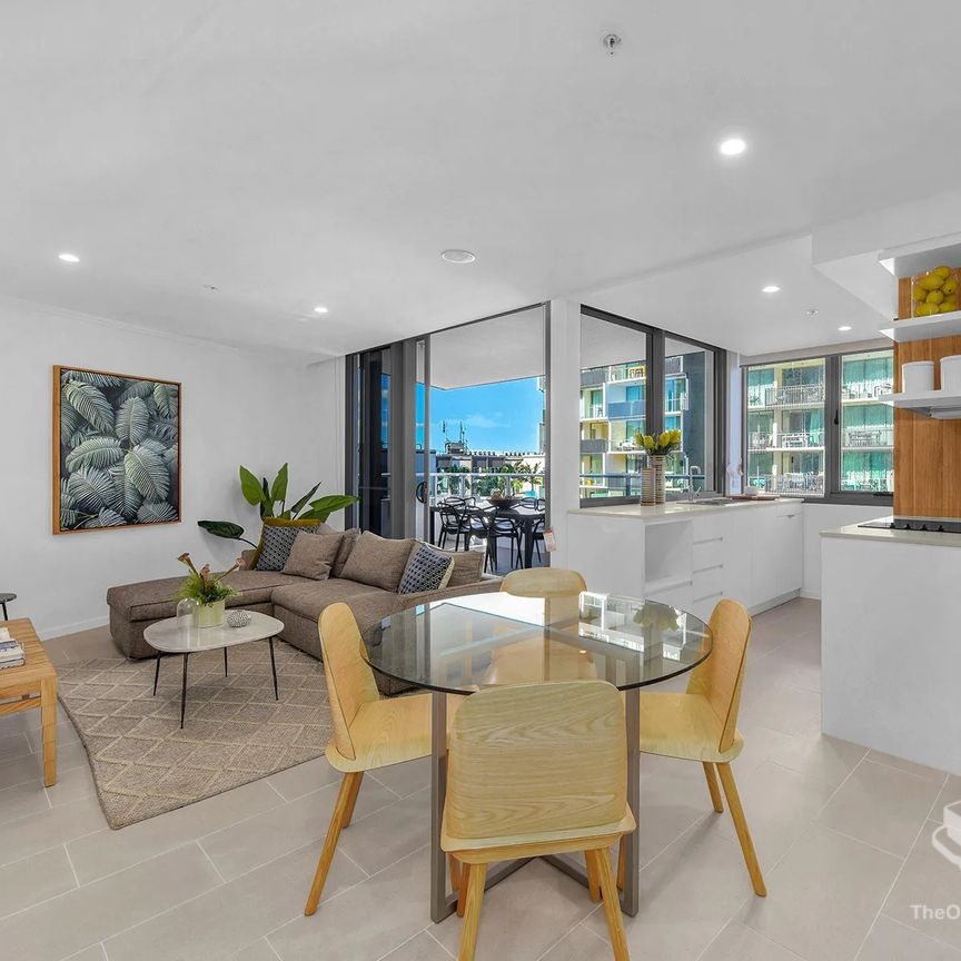 Modern Apartment in the heart of Newstead ($860 p/w, 12mths) Avail 10/9 - Photo 1
