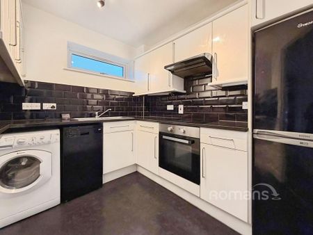 2 bedroom flat to rent - Photo 2