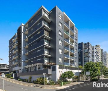 Luxury Riverside Apartment Living in the Heart of West End - Photo 3