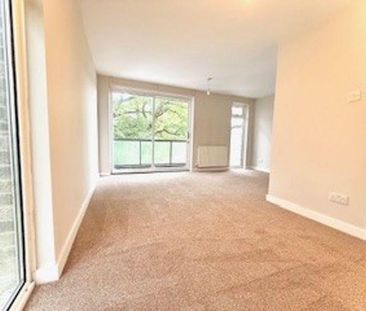 4 bedroom end of terrace house to rent - Photo 2