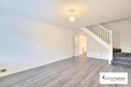 2 bedroom terraced house to rent - Photo 2