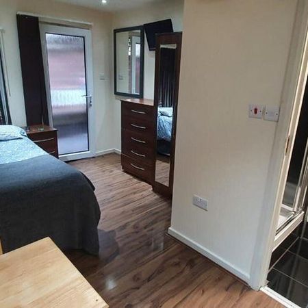 Studio to rent - Photo 3