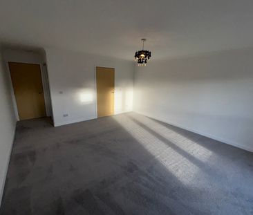 Whitehill Court, Glasgow, G31 2BA - Photo 2