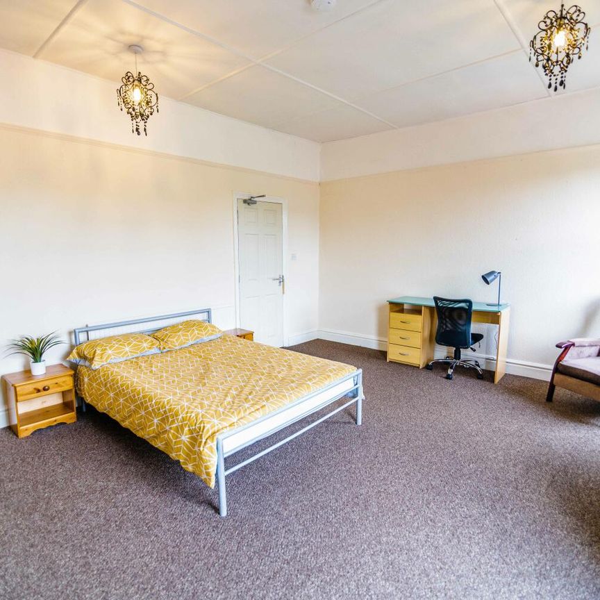 105 East Parade - Photo 1