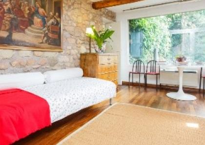 Center-Popolo: Modern, renovated 1 Bedroom, bath, kitchen. Parquet floors, bright, silent, located in beautiful villa near center, park, transport. Ref 847