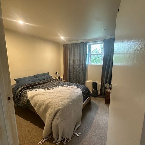 Quite quirky 2 bedrooms flat nestled in the - Photo 1