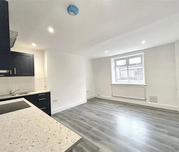 2 bedroom end of terrace house to rent - Photo 1