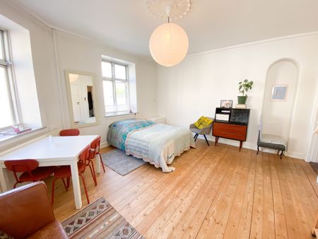 Rummelig 1-værelses lejlighed i Aalborg midtby - Foto 3