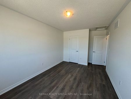 Condo Townhouse For Lease | S9256076 - Photo 5