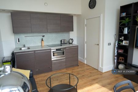 1 bedroom flat to rent - Photo 2