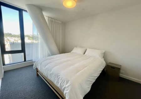 Elegant Corner Apartment with Hill Views & Afternoon Sun - Photo 4