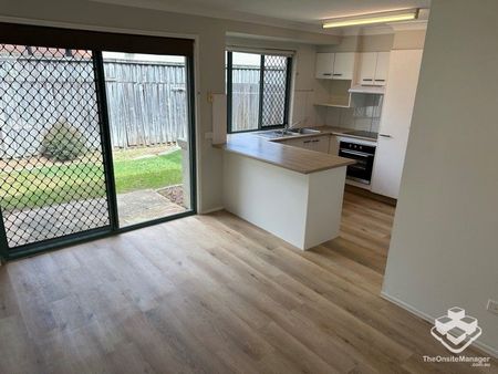 Gorgeous bright unit AVAILABLE NOW, generous grassed yard, pet friendly on application! - Photo 4