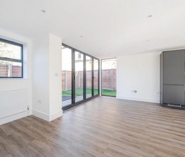 4 bedroom semi-detached house to rent - Photo 1