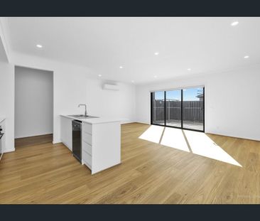 Brand New 4 bedroom home - Photo 1