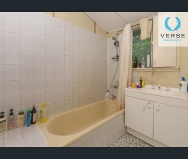 Family home with big backyard! - Photo 2